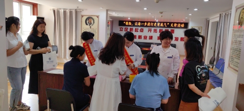中國大地保險吉林分公司開展“傳遞關(guān)愛，守護健康”7.8 保險公眾宣傳日義診活動 (2)