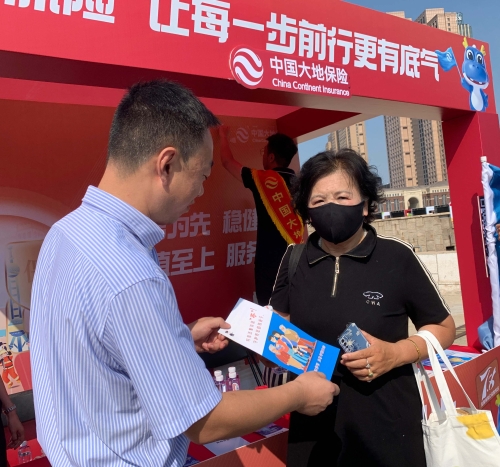 天津分公司開展“7.8全國保險(xiǎn)公眾宣傳日”系列活動照片2